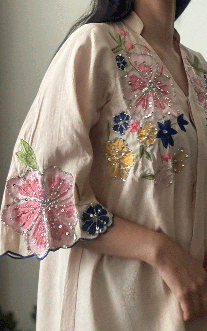 Goldy Scallop Blossom Blouse.