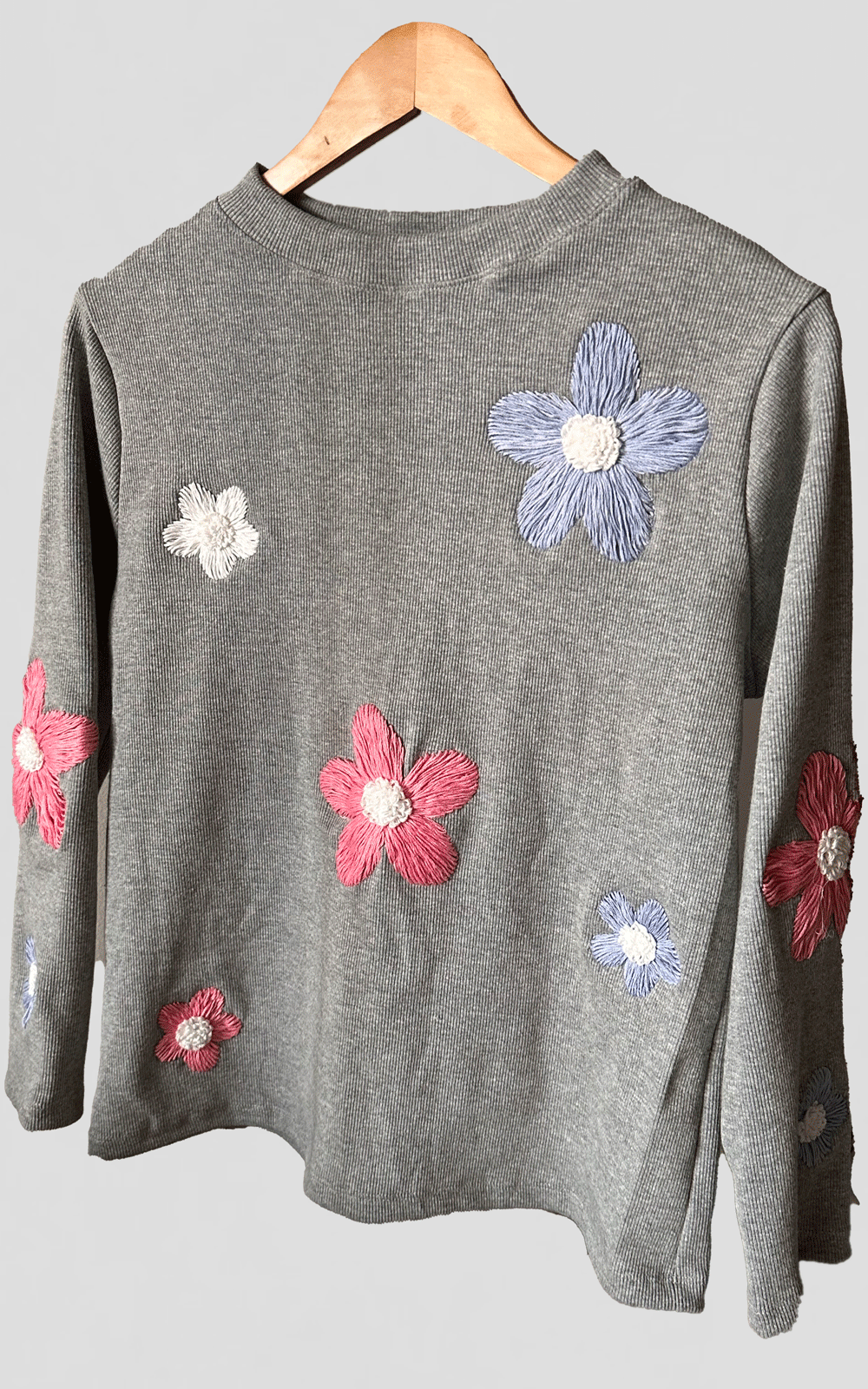 Ribbed thread embroidered sweater