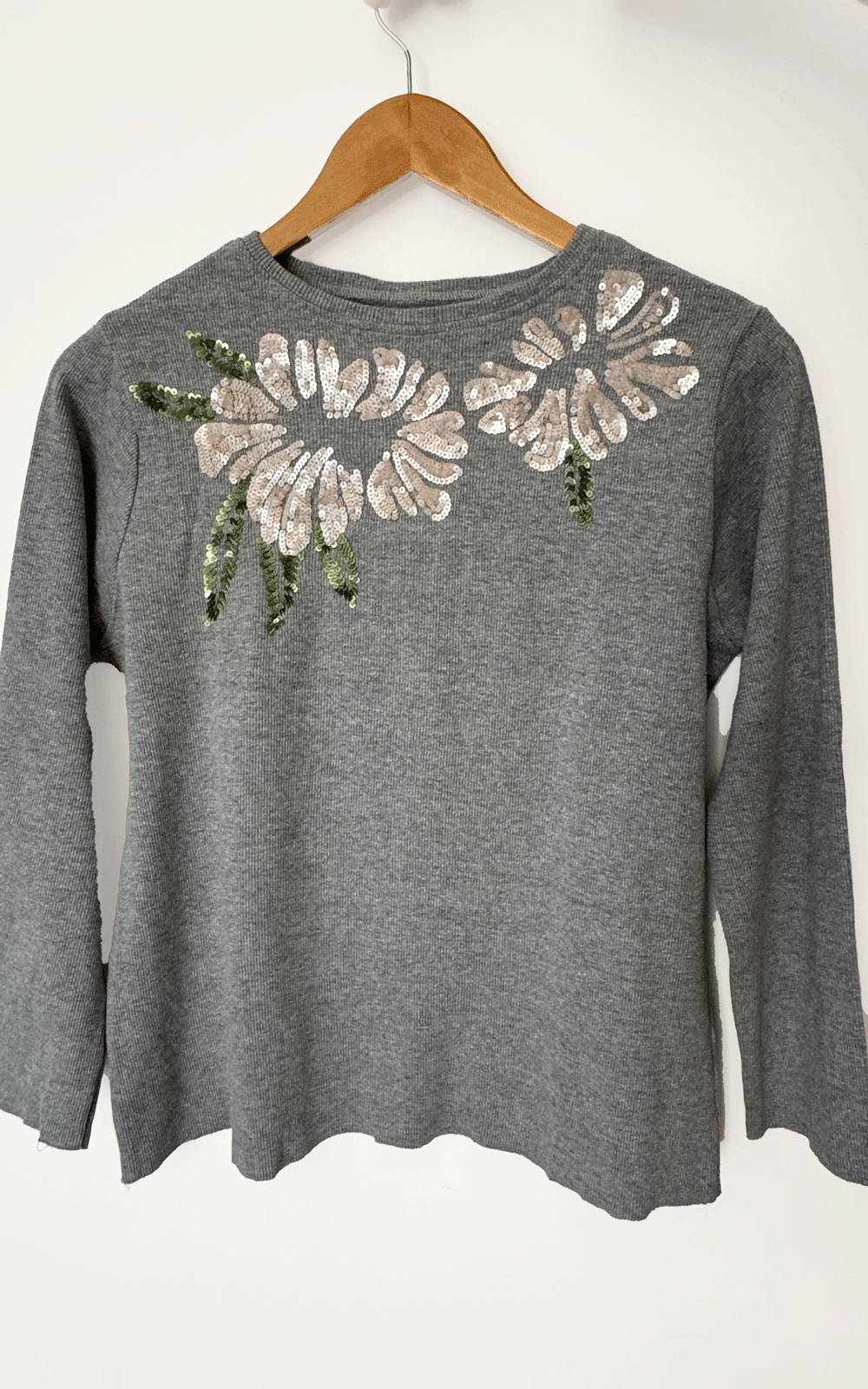 Ribbed Embroidered sweater