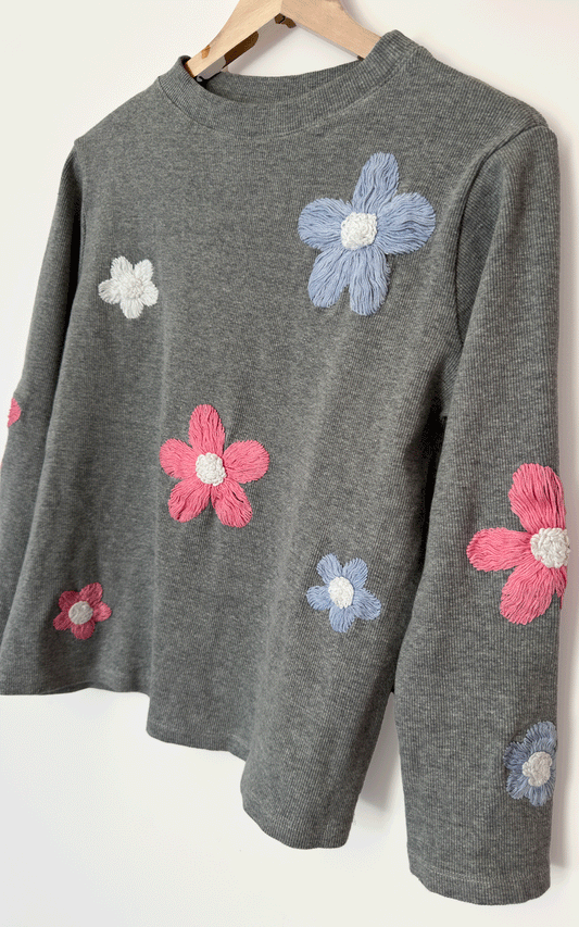 Ribbed thread embroidered sweater